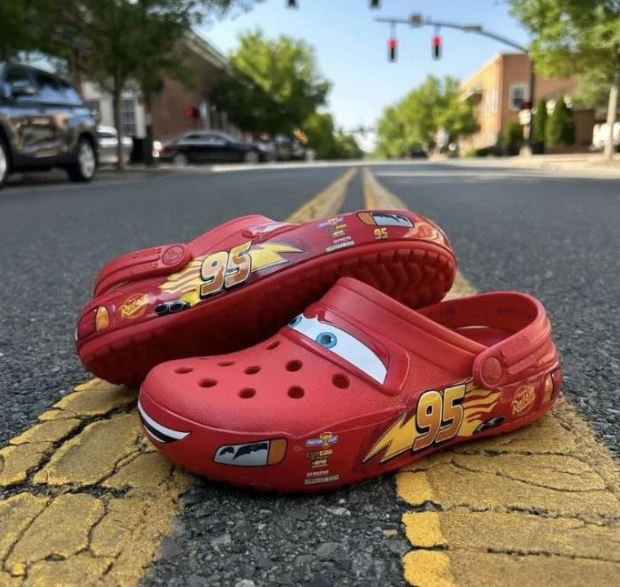 Crocs Lightning McQueen avec lumières (Enfants)